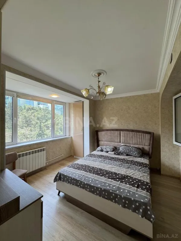 Satılır 4 otaqlı mənzil 115 m²