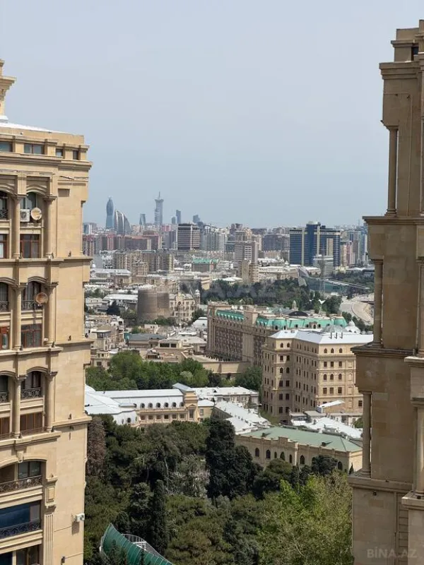 Satılır 4 otaqlı mənzil 115 m²