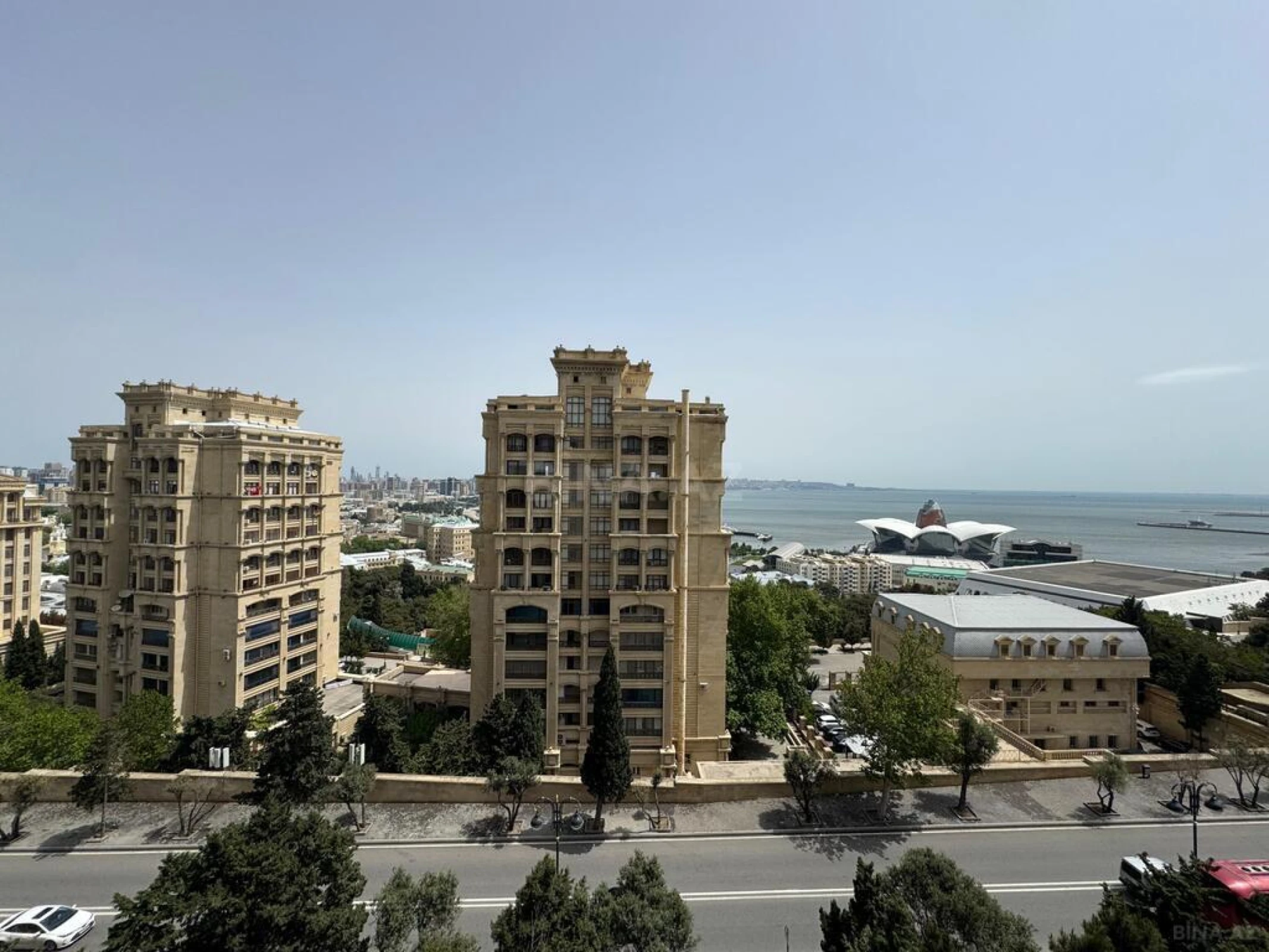 Satılır 4 otaqlı mənzil 115 m²