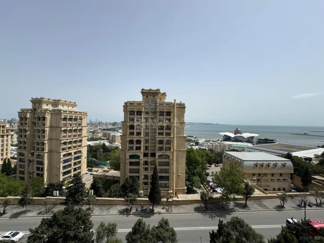 Satılır 4 otaqlı mənzil 115 m²