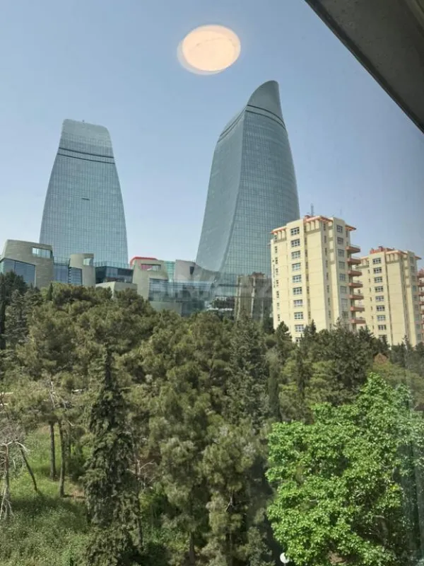 Satılır 4 otaqlı mənzil 115 m²