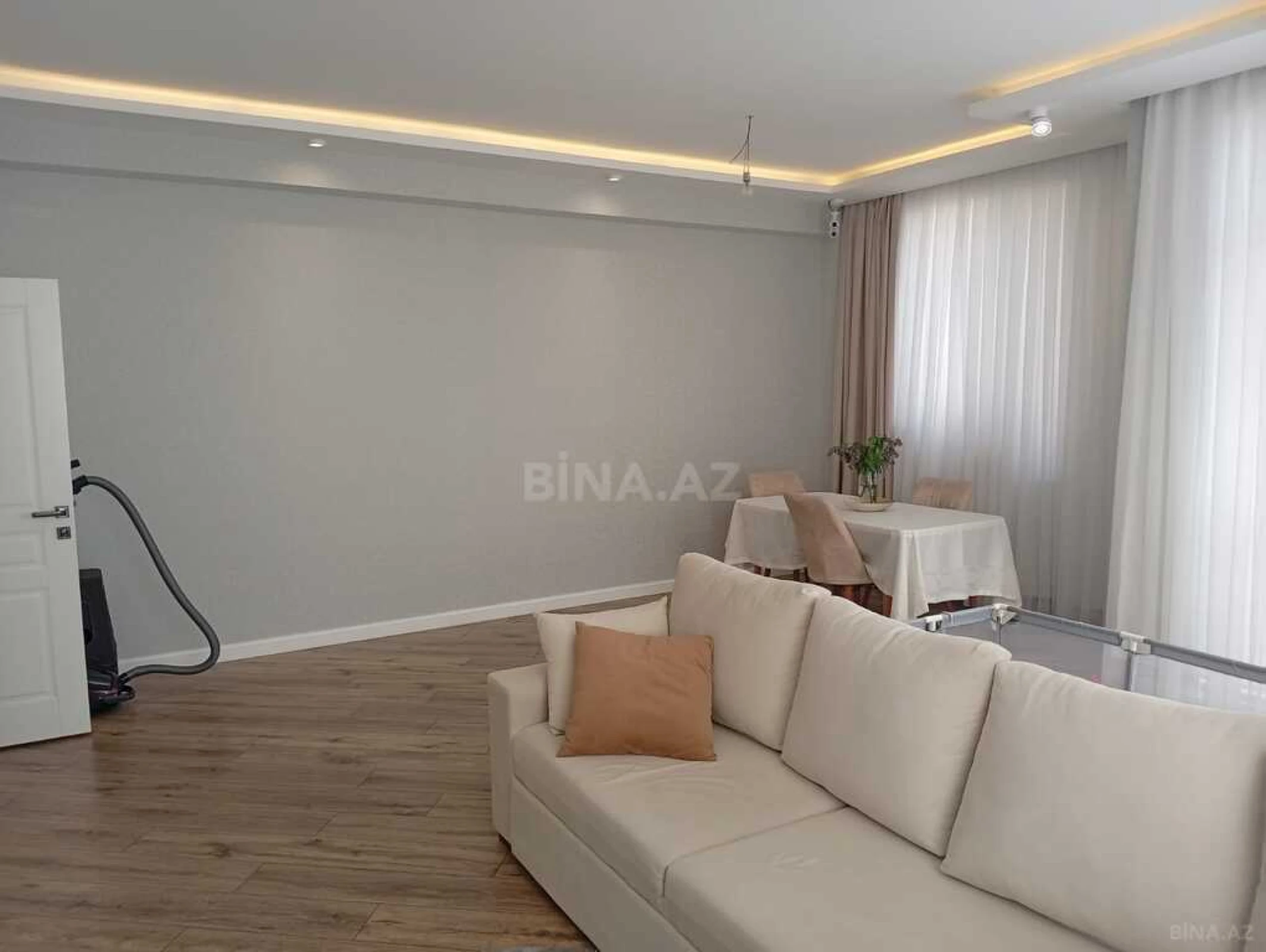 Satılır 2 otaqlı mənzil 90 m²