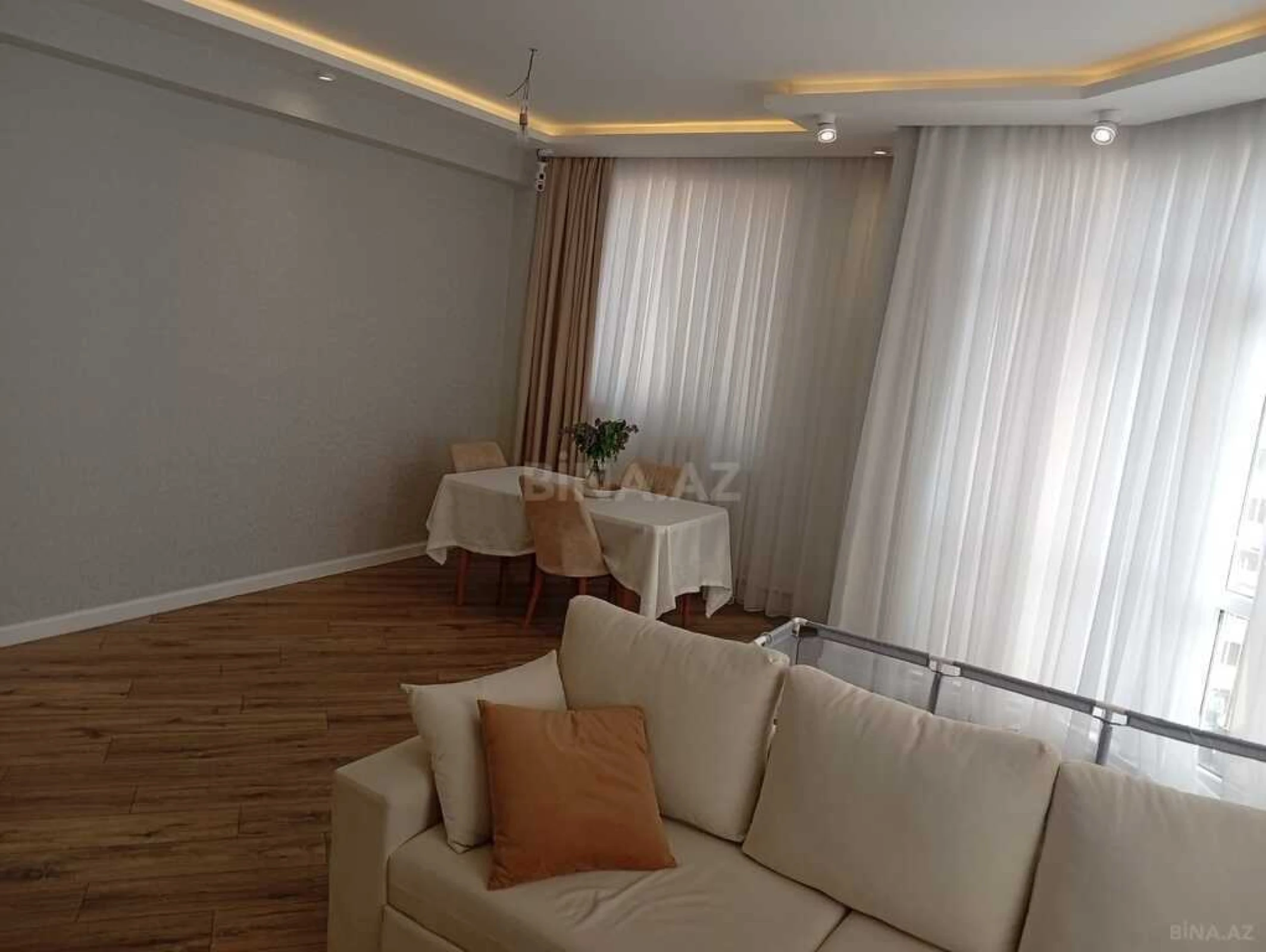 Satılır 2 otaqlı mənzil 90 m²