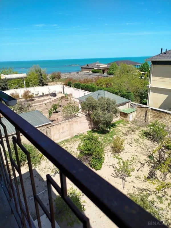 Satılır 8 otaqlı həyət evi 270 m²