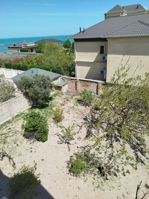 Satılır 8 otaqlı həyət evi 270 m²