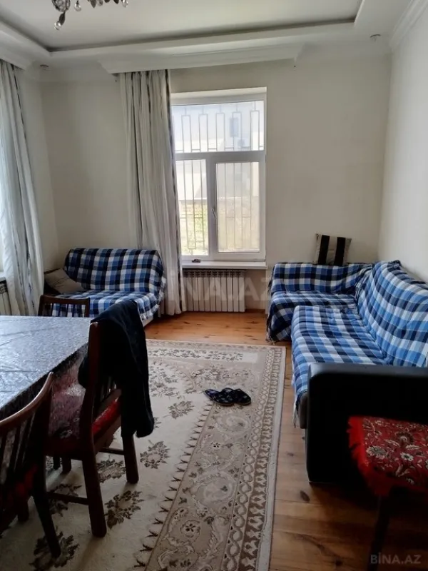 Satılır 8 otaqlı həyət evi 270 m²