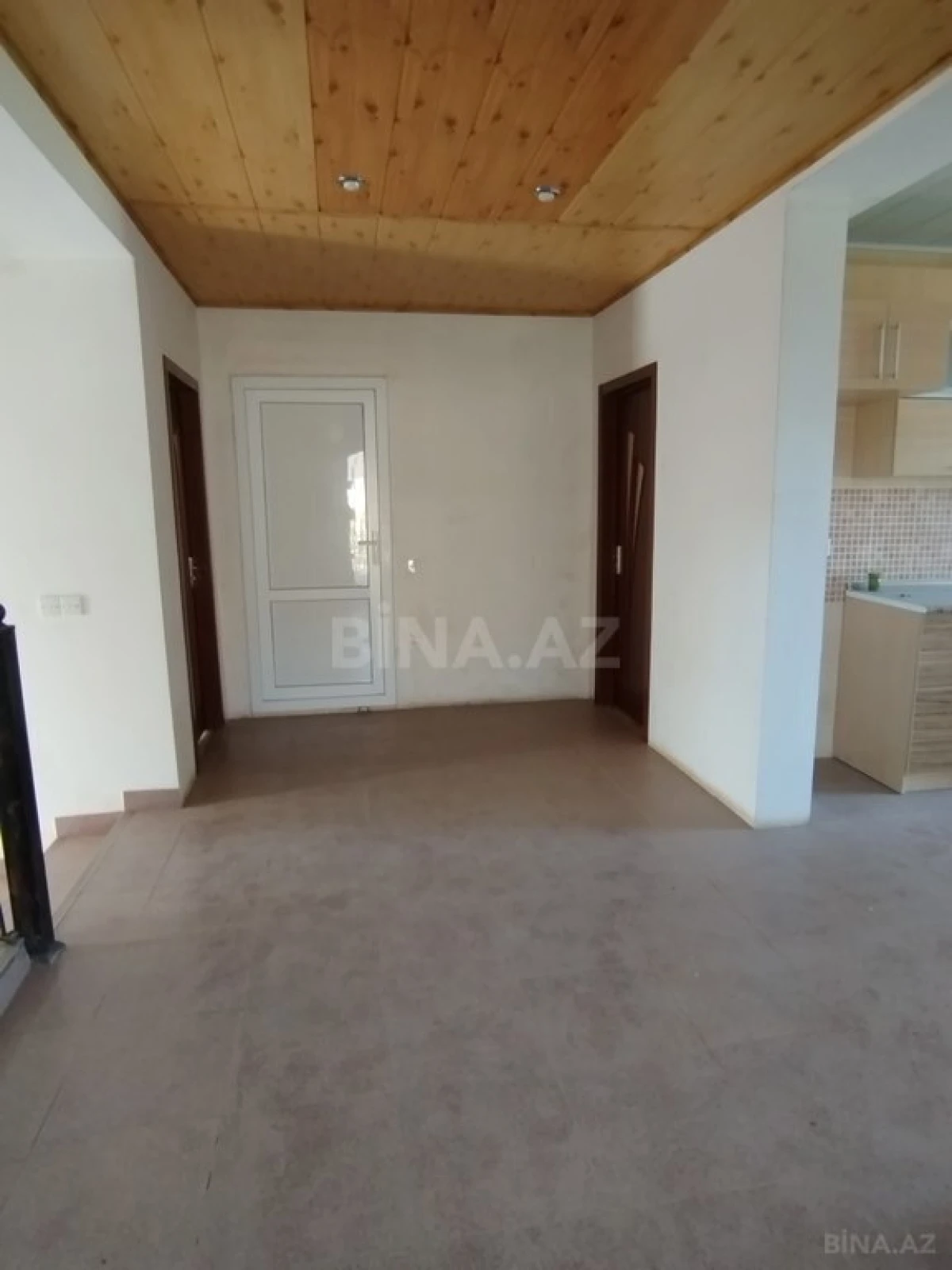 Satılır 8 otaqlı həyət evi 270 m²