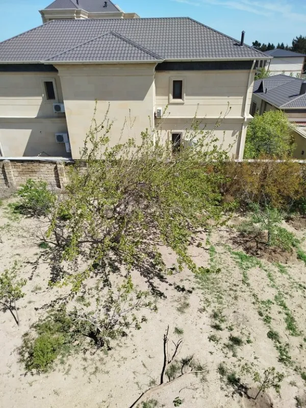 Satılır 8 otaqlı həyət evi 270 m²