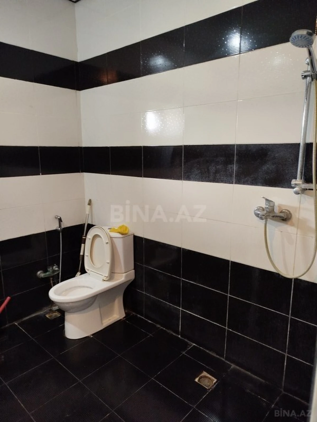Satılır 8 otaqlı həyət evi 270 m²