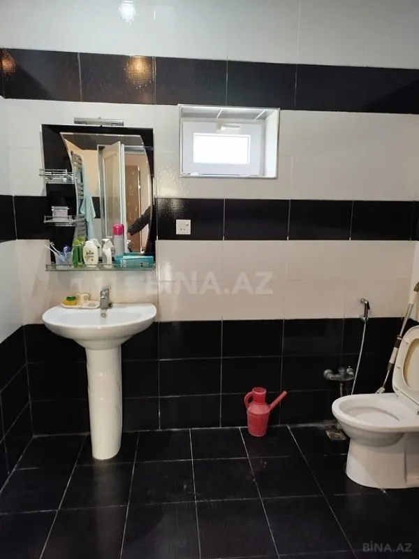 Satılır 8 otaqlı həyət evi 270 m²
