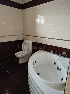 Satılır 8 otaqlı həyət evi 270 m²