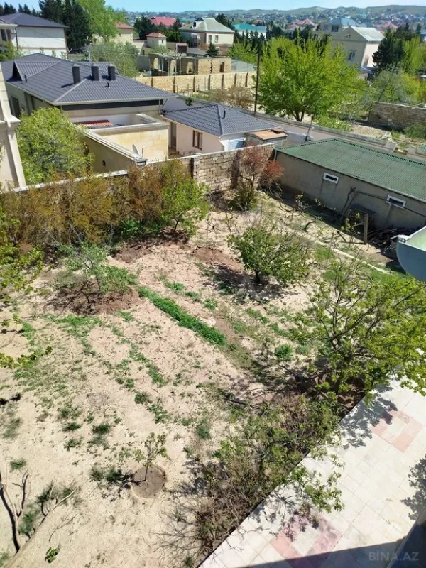 Satılır 8 otaqlı həyət evi 270 m²