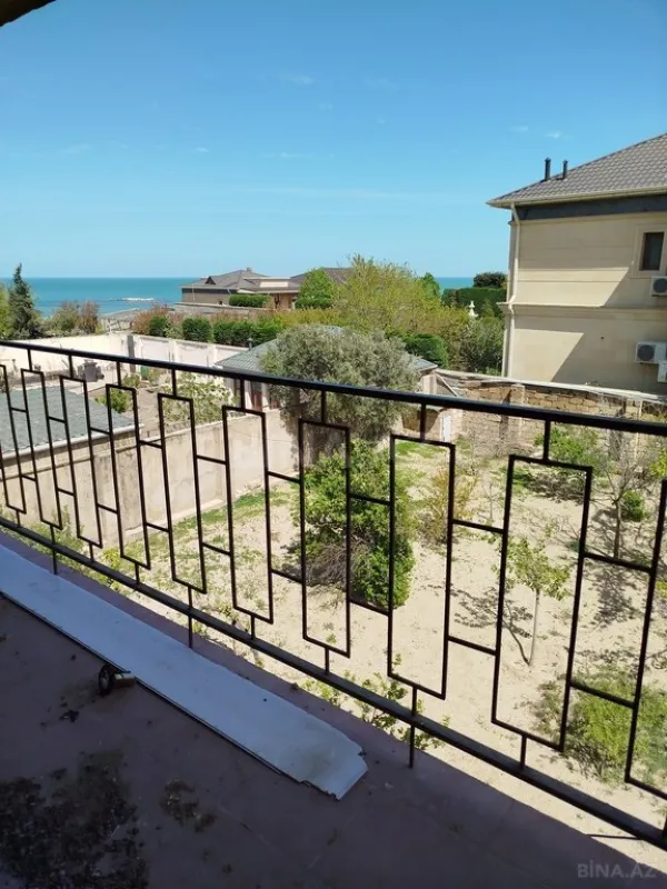 Satılır 8 otaqlı həyət evi 270 m²