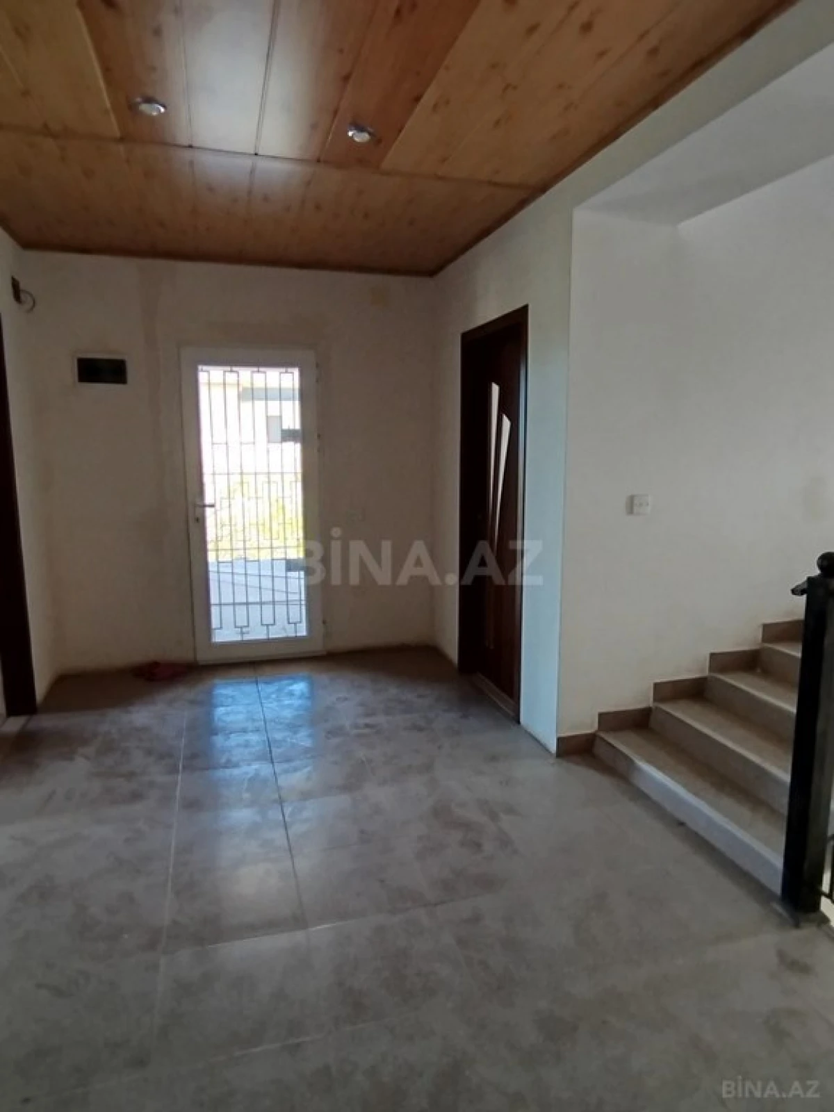 Satılır 8 otaqlı həyət evi 270 m²