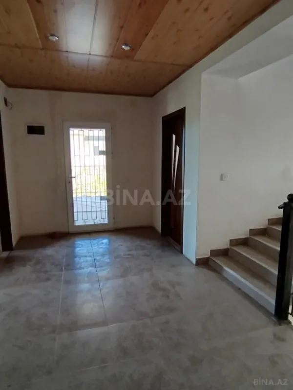 Satılır 8 otaqlı həyət evi 270 m²