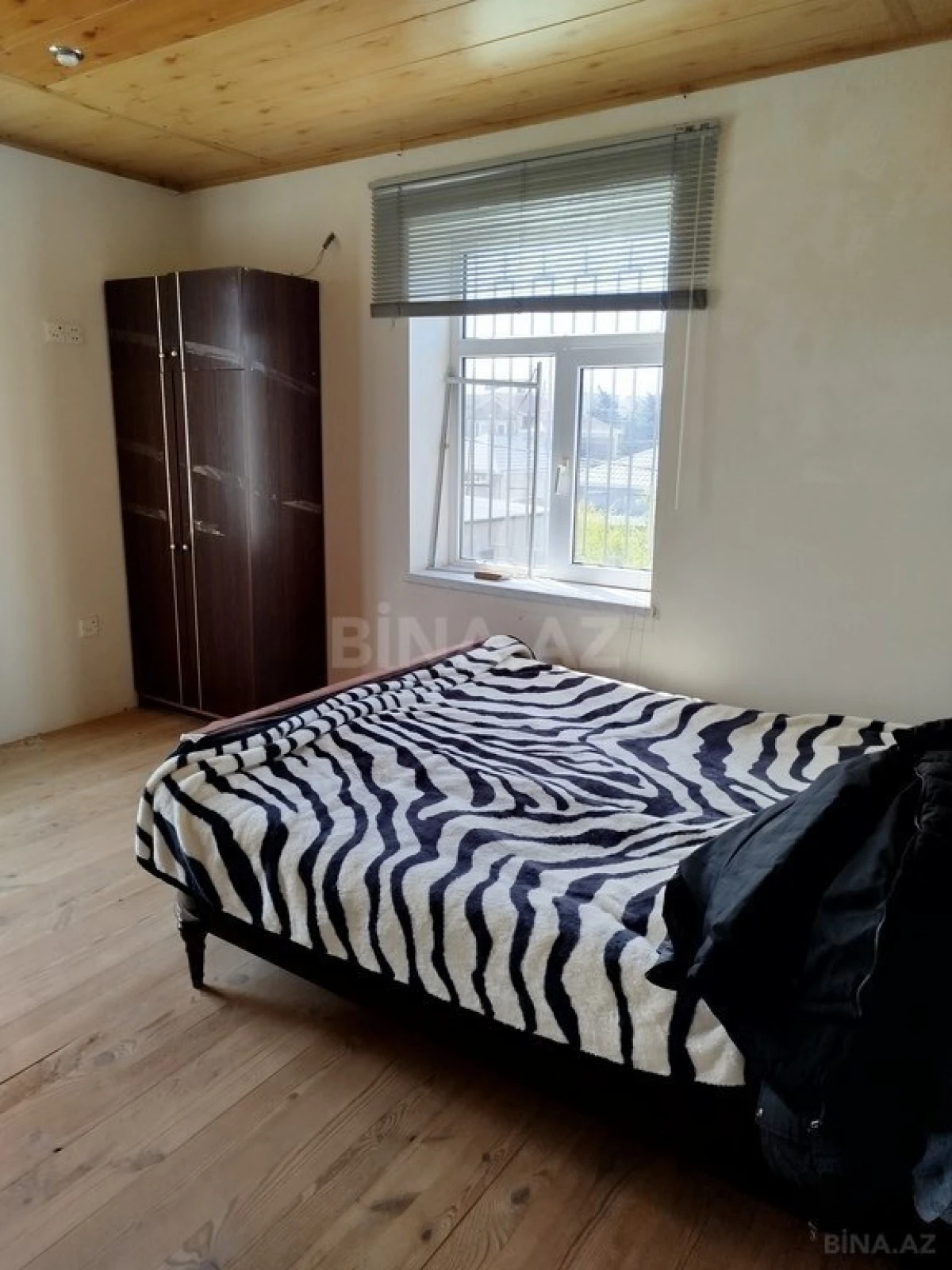 Satılır 8 otaqlı həyət evi 270 m²