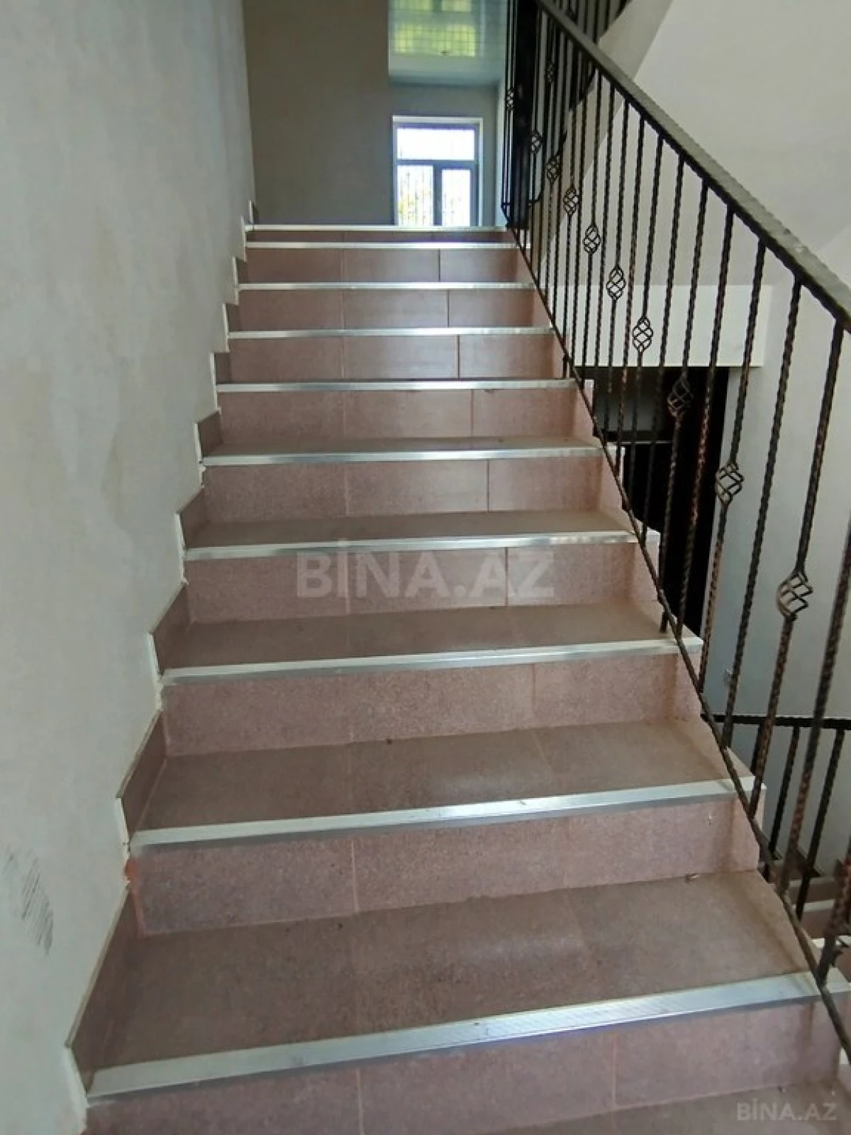 Satılır 8 otaqlı həyət evi 270 m²