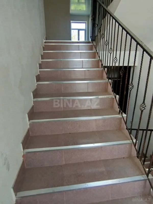 Satılır 8 otaqlı həyət evi 270 m²