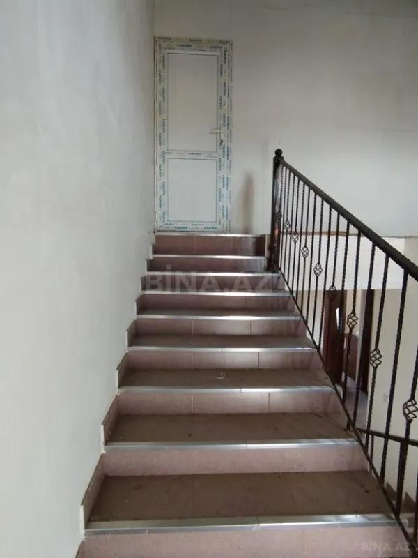 Satılır 8 otaqlı həyət evi 270 m²