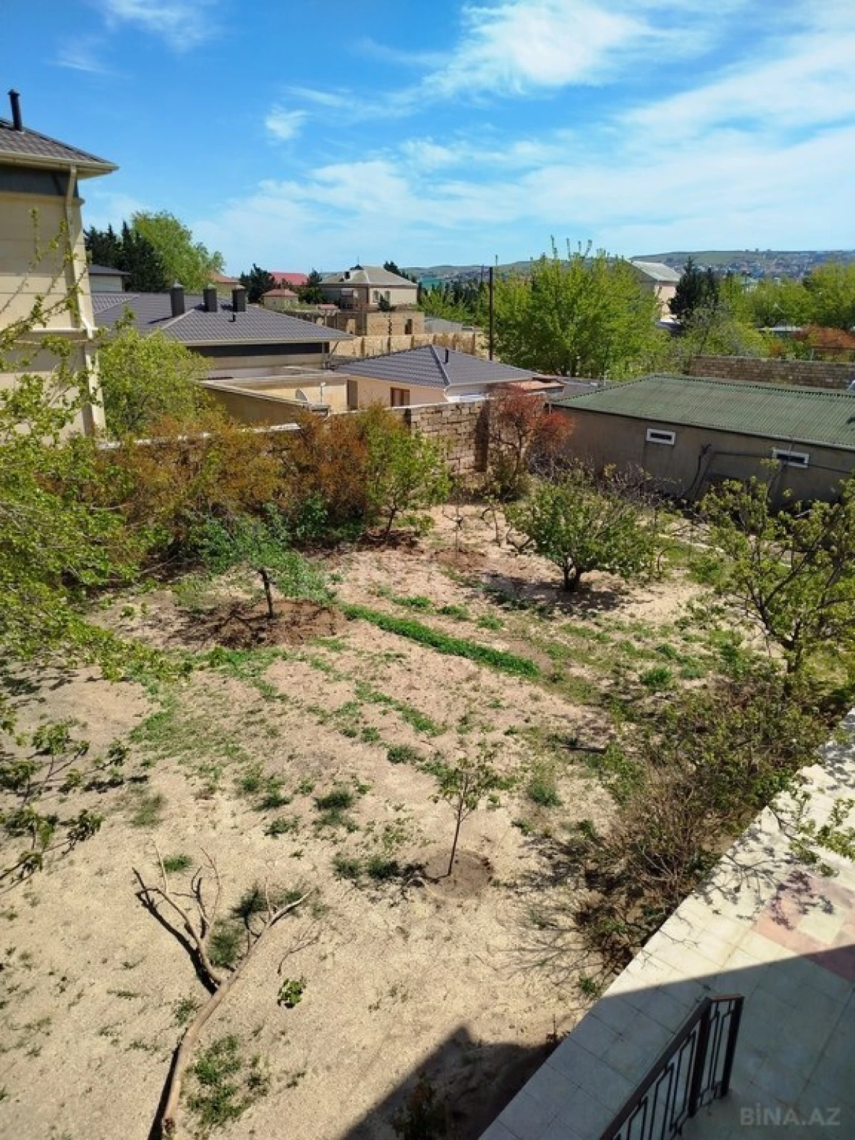 Satılır 8 otaqlı həyət evi 270 m²