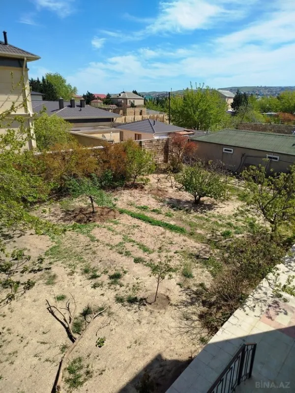 Satılır 8 otaqlı həyət evi 270 m²