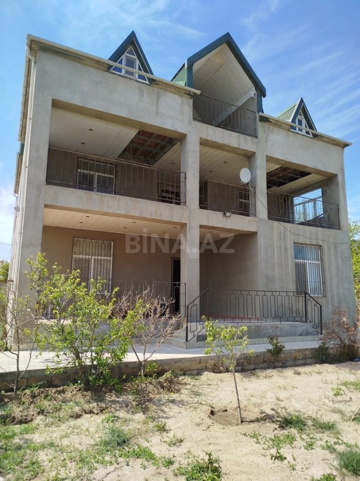 Satılır 8 otaqlı həyət evi 270 m²