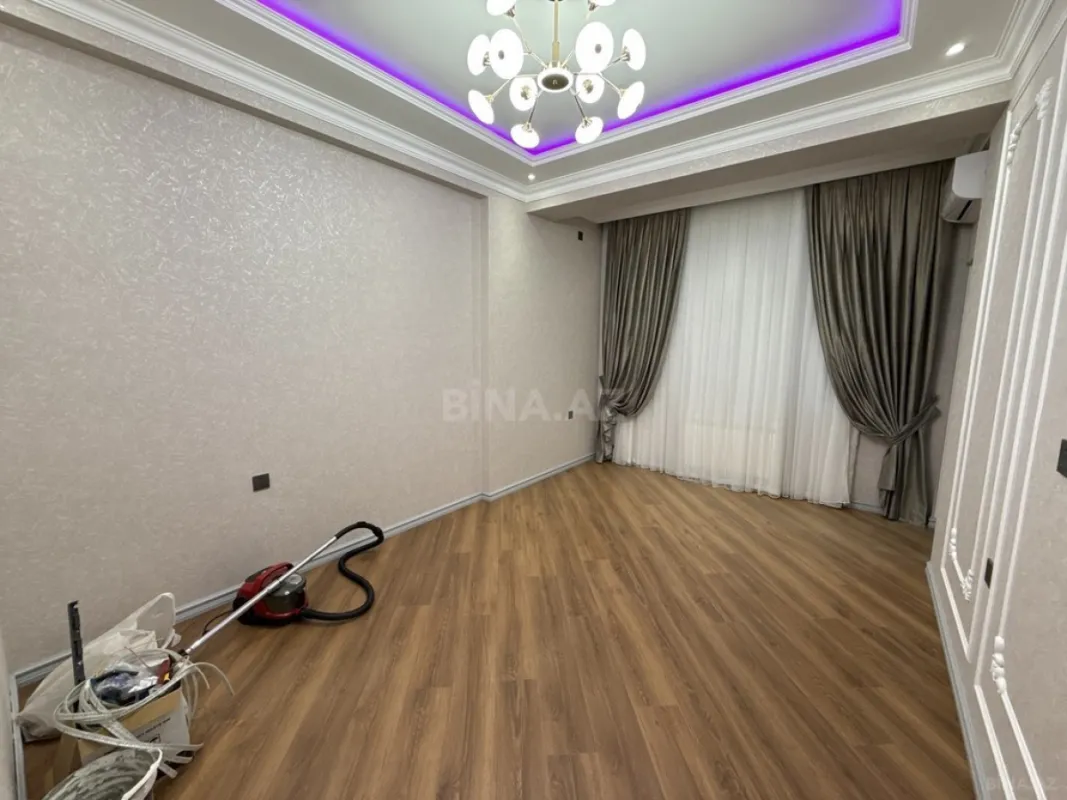 Satılır 3 otaqlı mənzil 143 m²