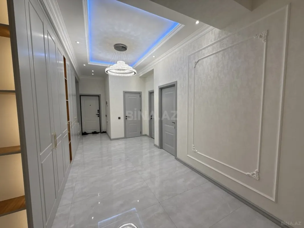 Satılır 3 otaqlı mənzil 143 m²