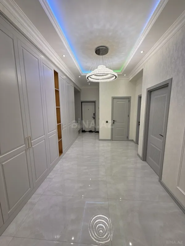Satılır 3 otaqlı mənzil 143 m²