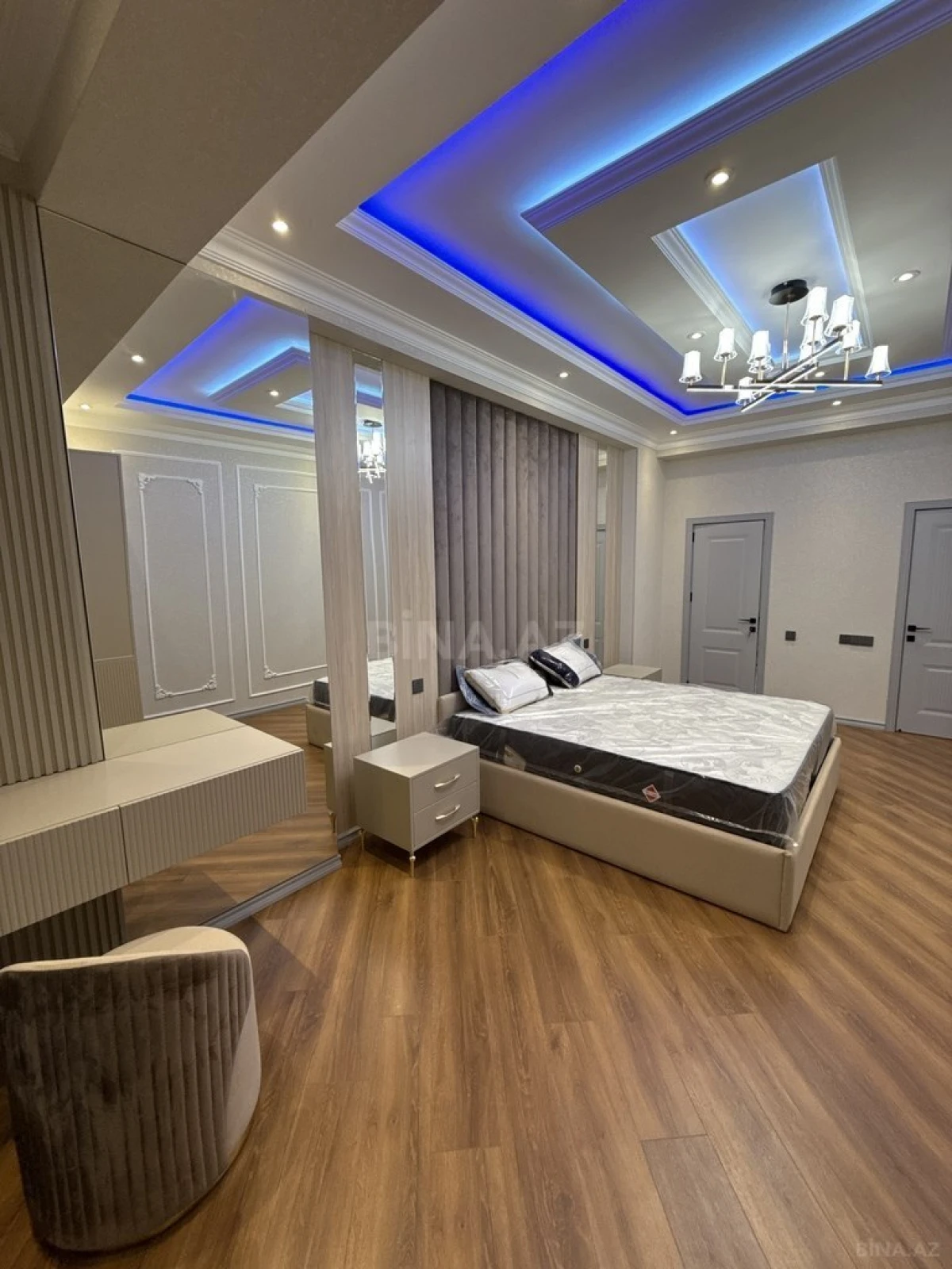 Satılır 3 otaqlı mənzil 143 m²