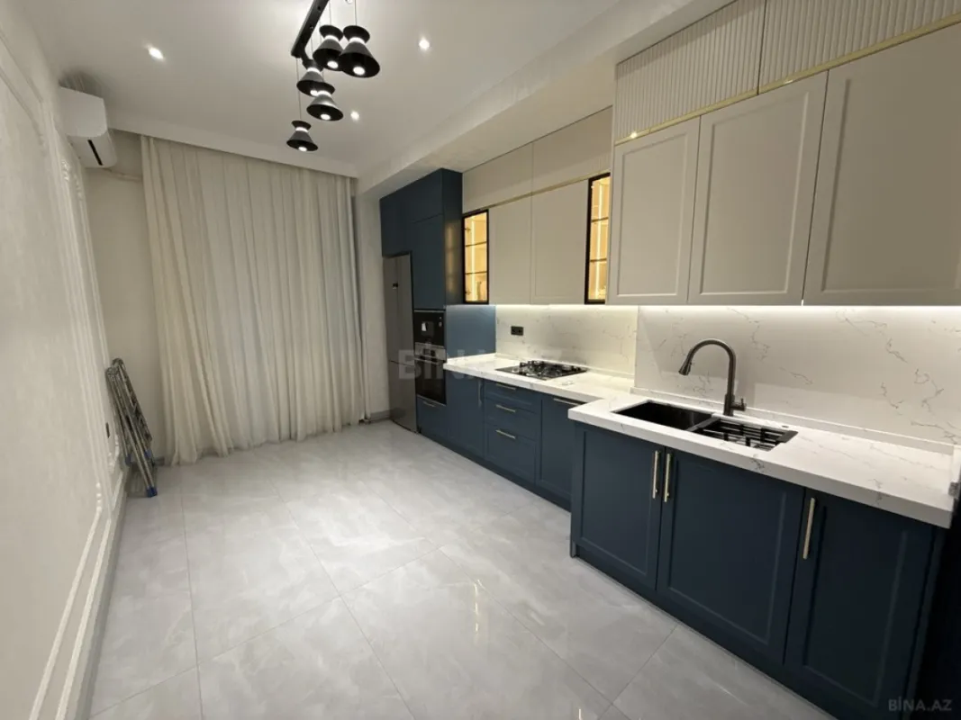 Satılır 3 otaqlı mənzil 143 m²