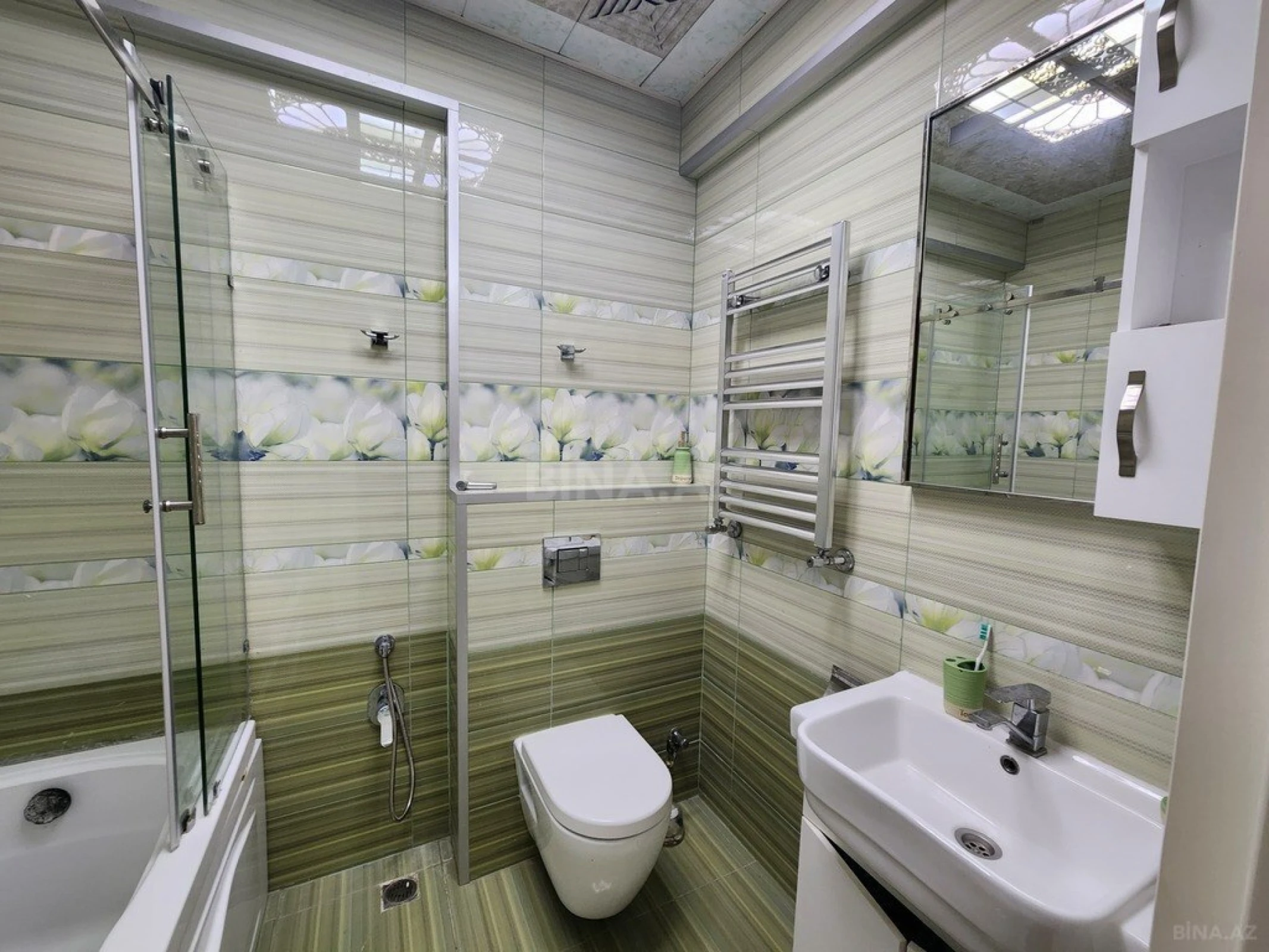 Kirayə verilir 3 otaqlı mənzil 140 m²