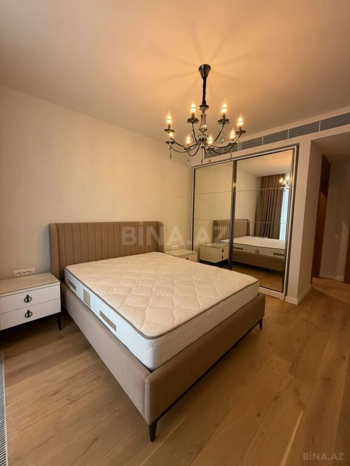 Satılır 2 otaqlı mənzil 76 m²
