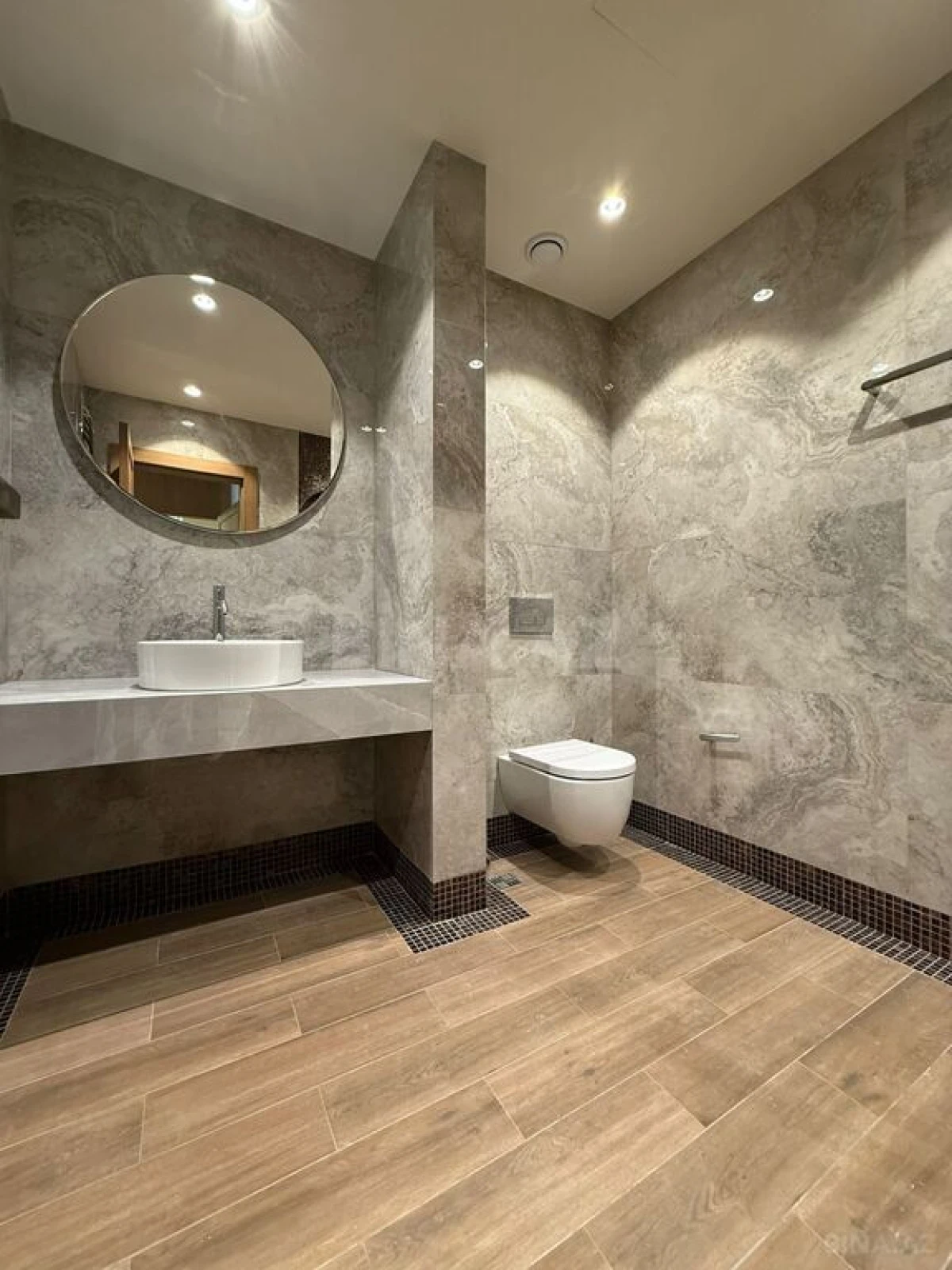 Satılır 2 otaqlı mənzil 76 m²