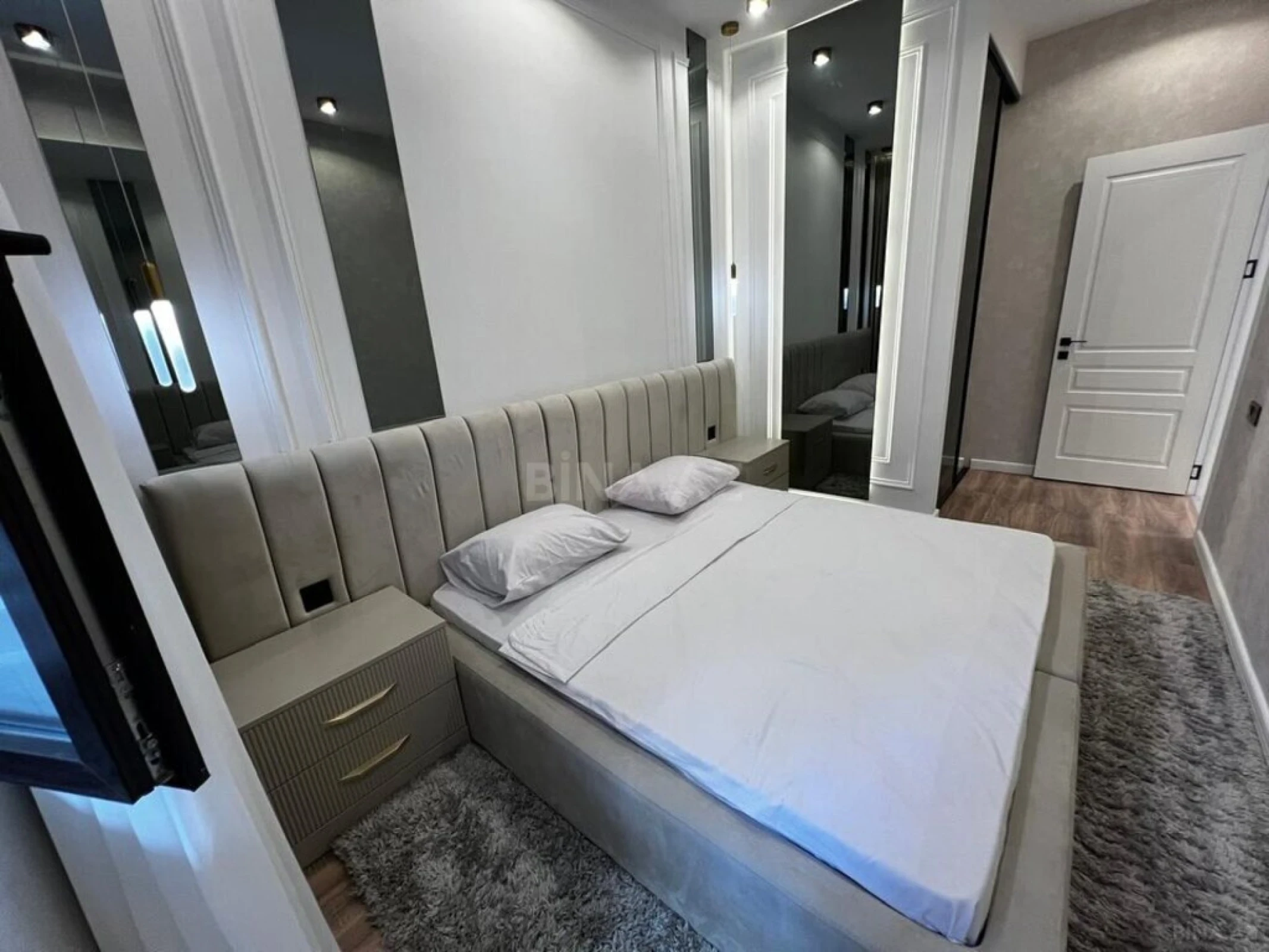 Kirayə verilir 2 otaqlı mənzil 75 m²
