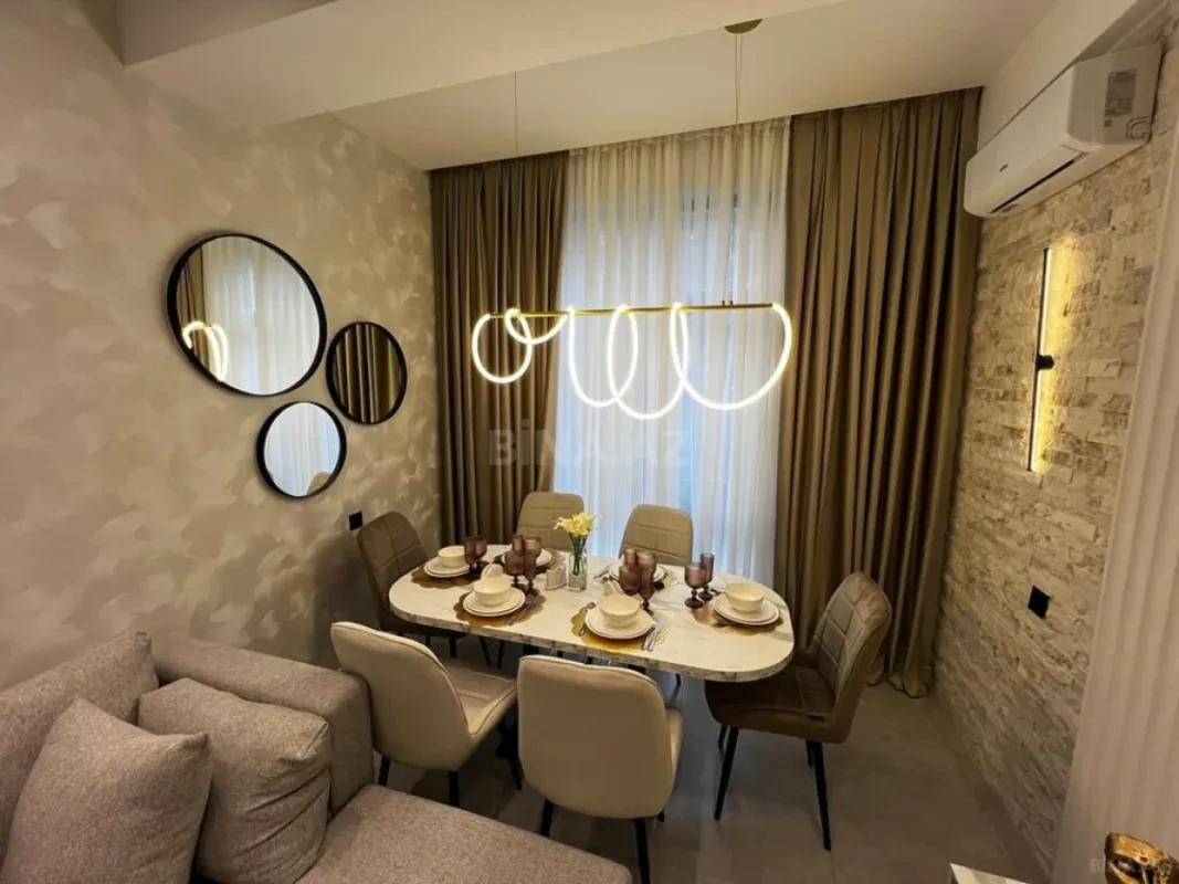Kirayə verilir 2 otaqlı mənzil 75 m²