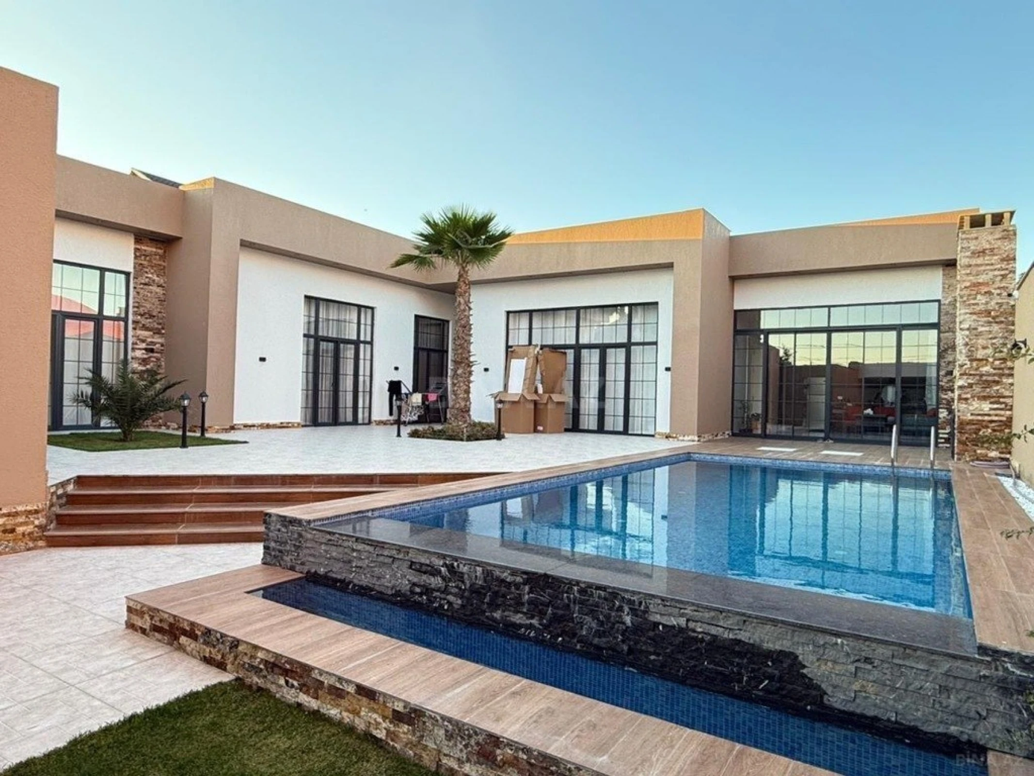 Kirayə verilir 6 otaqlı həyət evi 340 m²