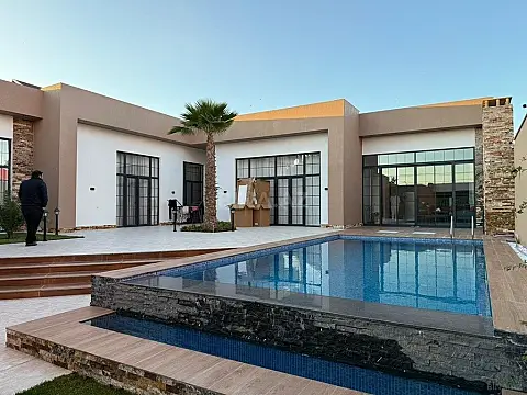 Kirayə verilir 6 otaqlı həyət evi 340 m²