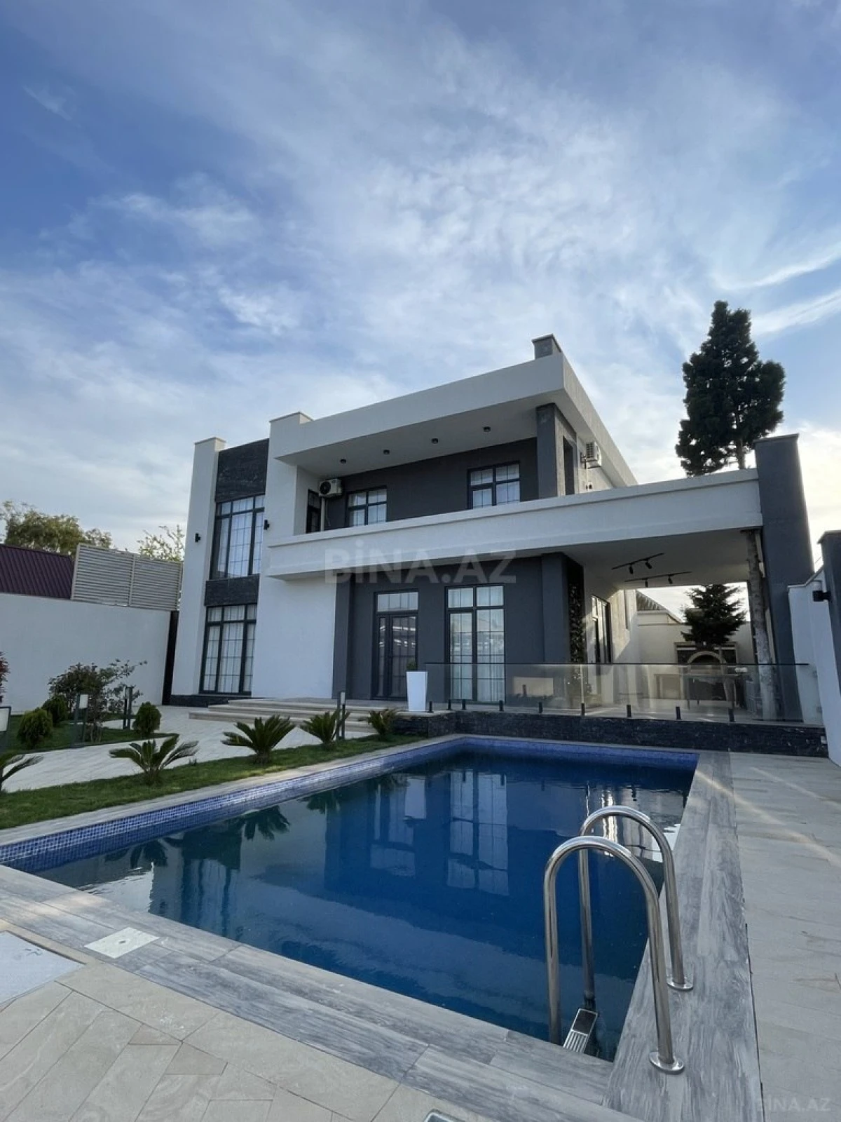 Kirayə verilir 5 otaqlı həyət evi 300 m²