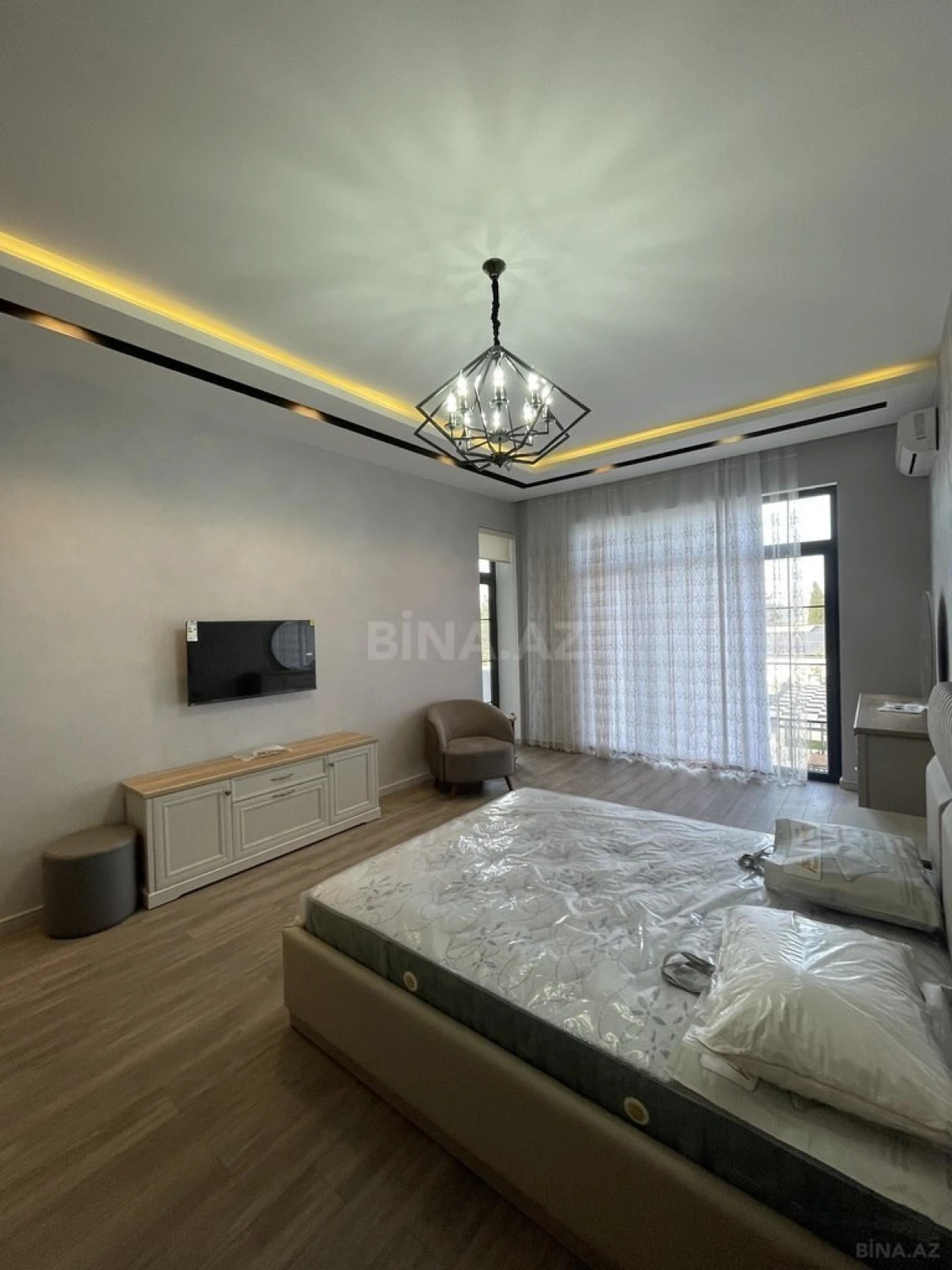 Kirayə verilir 5 otaqlı həyət evi 300 m²