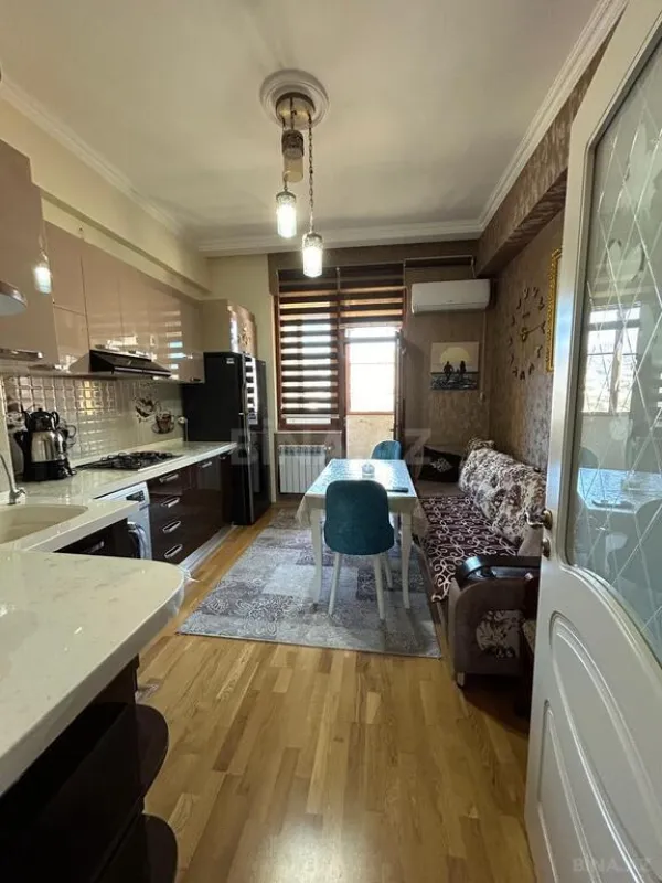 Kirayə verilir 2 otaqlı mənzil 80 m²