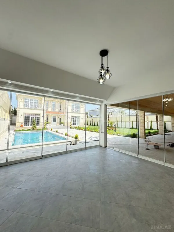 Satılır 5 otaqlı həyət evi 300 m²