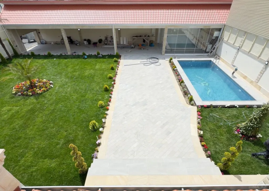 Satılır 5 otaqlı həyət evi 300 m²
