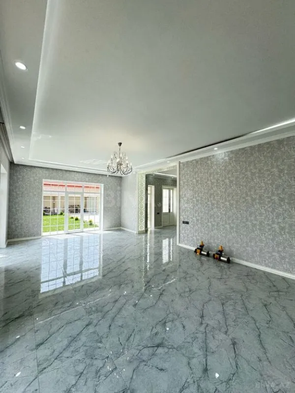 Satılır 5 otaqlı həyət evi 300 m²