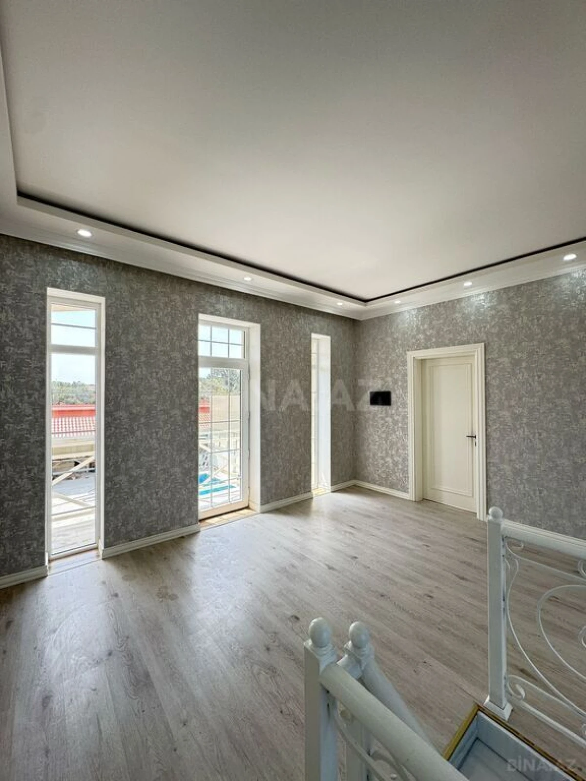 Satılır 5 otaqlı həyət evi 300 m²