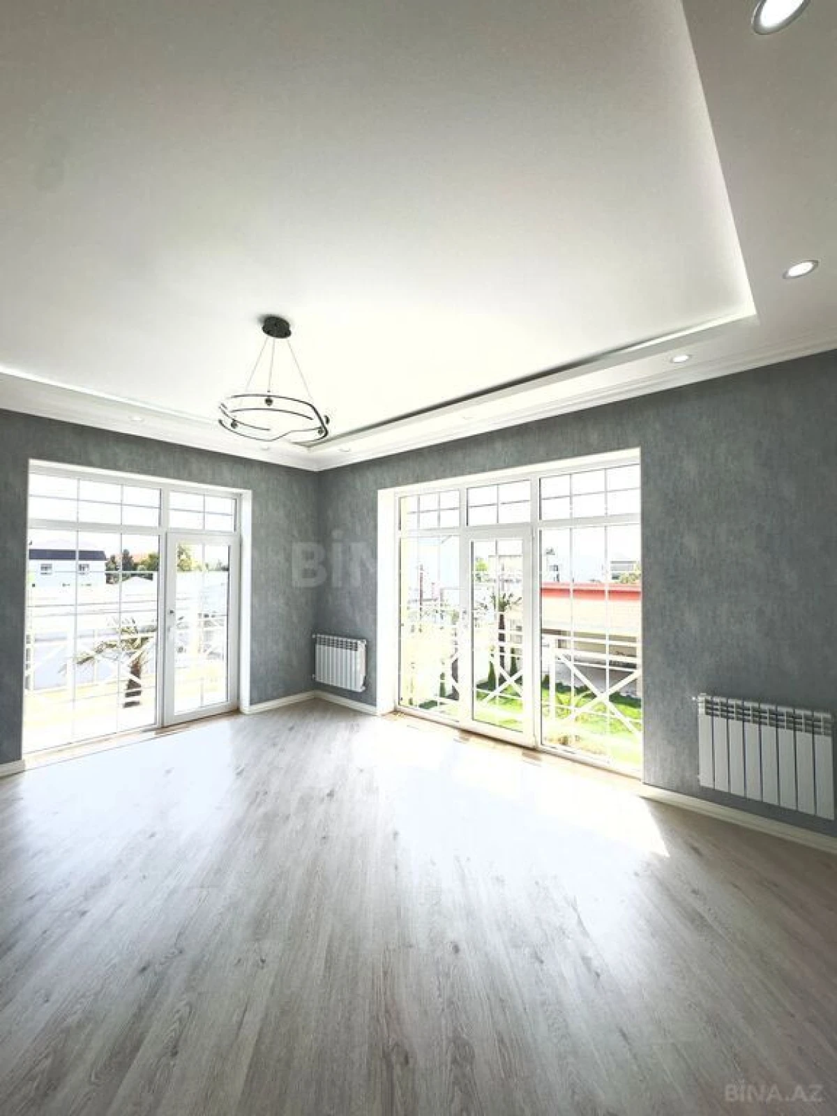 Satılır 5 otaqlı həyət evi 300 m²