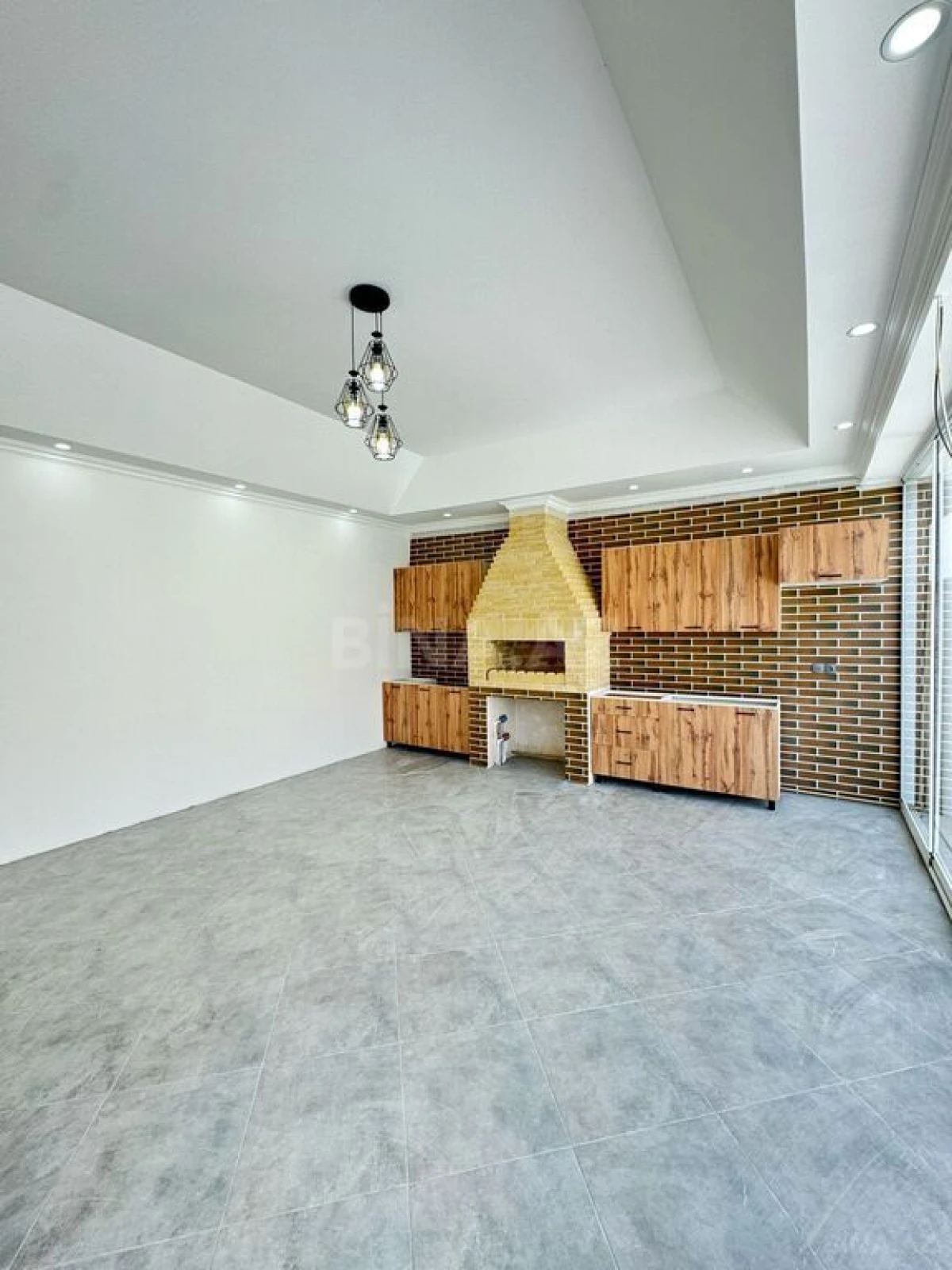 Satılır 5 otaqlı həyət evi 300 m²