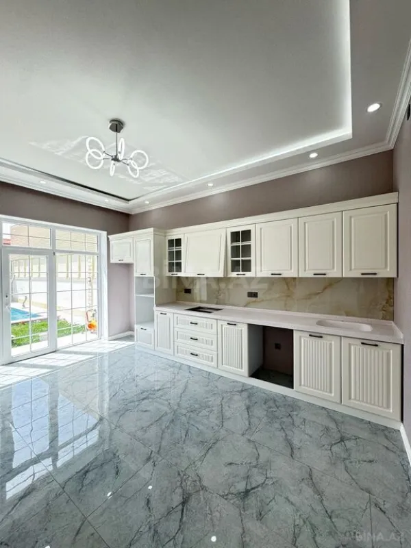 Satılır 5 otaqlı həyət evi 300 m²