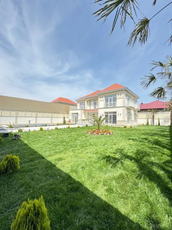 Satılır 5 otaqlı həyət evi 300 m²