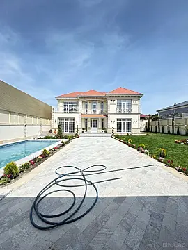 Satılır 5 otaqlı həyət evi 300 m²